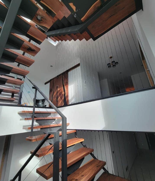 Aylmer : Escalier en bois sur-mesure à Gatineau : Sublimez votre intérieur