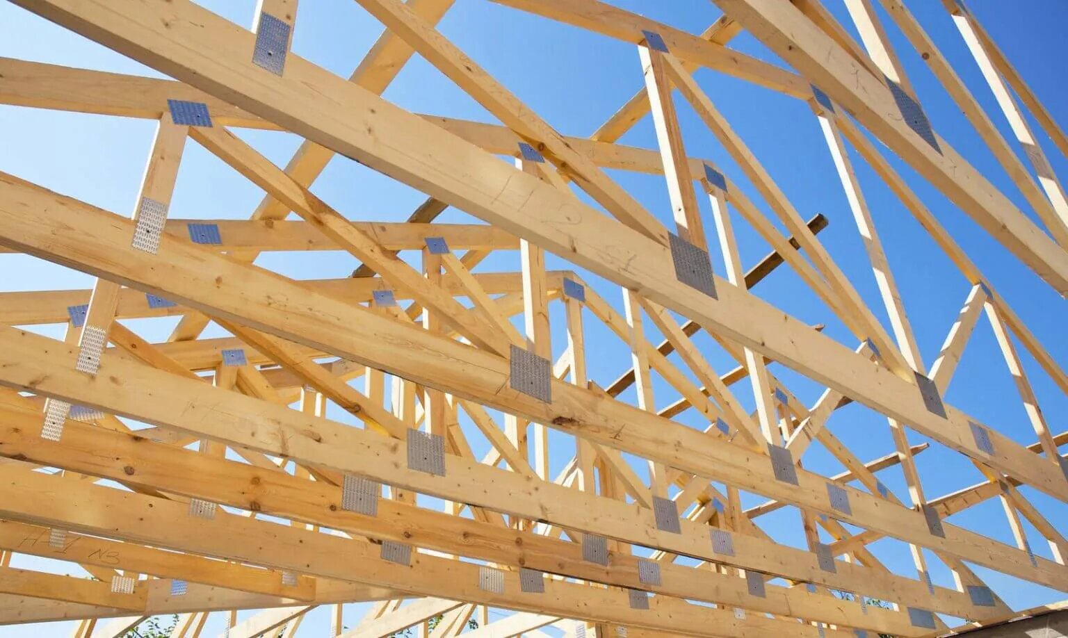 Roof trusses in Ottawa : balancing cost, durability and design