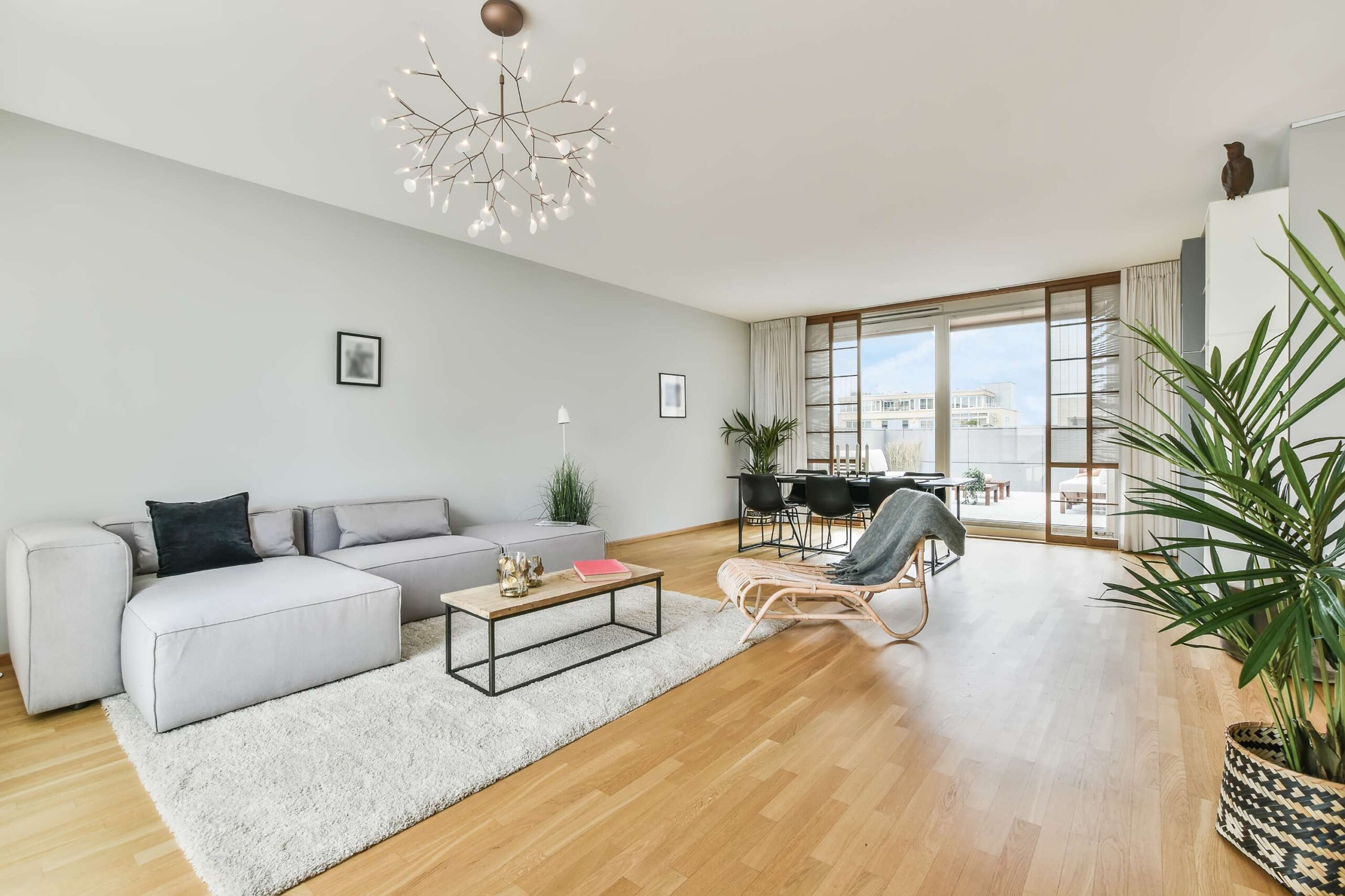 Plancher flottant à Gatineau : comment choisir entre bois, vinyle et stratifié ?